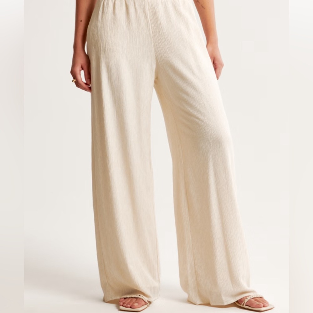 Abercrombie & Fitch Cream Wide Leg Pants High-Rise (PRICEDROP)